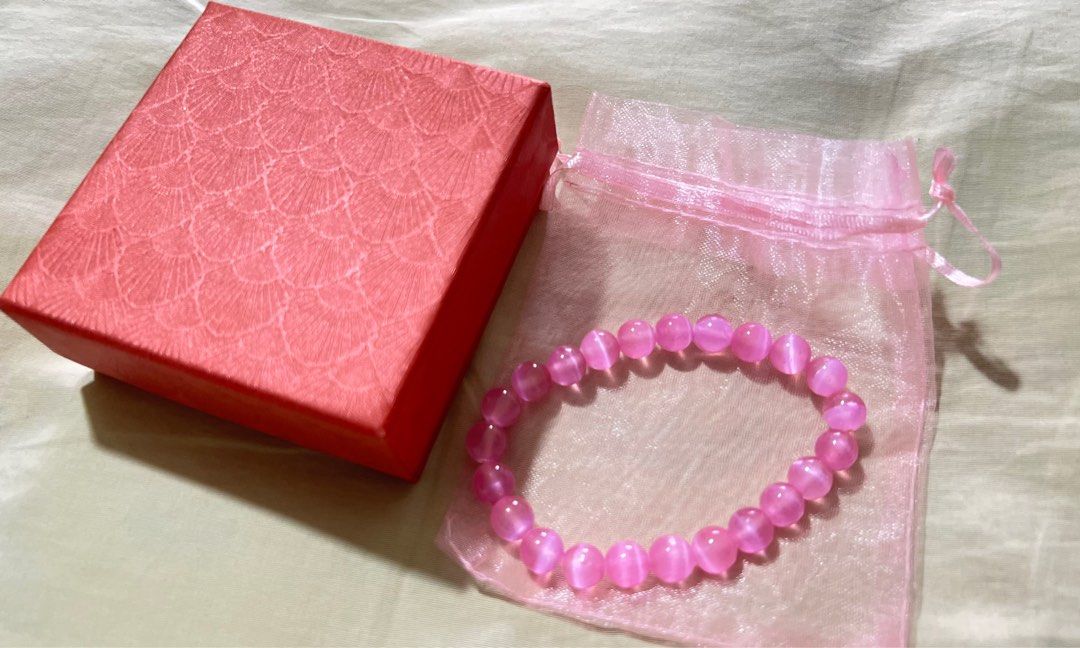 Pink Beaded Bracelet with Gift Box and Pouch (Category: Bracelets) located in Pateros City. Submitted by zkart (Listing ID 1469802741, Image 1). Description: - Pink beaded stretch bracelet with smooth, shiny glass beads - Securely strung for daily wear and comfort - Includes a matching pink mesh pouch - Comes in a stylish textured red gift box - Perfect for gifting or treating yourself.