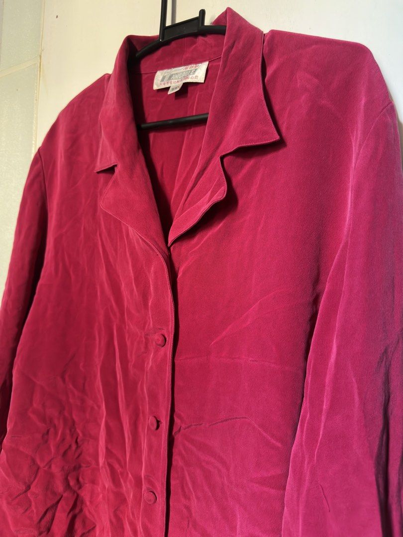 Pink button down vintage longsleeve (Category: Longsleeves) located in Cavite. Submitted by chicfinds.slay (Listing ID 1469802301, Image 3). Description: ✨very nice ✨best fit s-semi large ✨need to iron ✨bagsak tela flowy ✨best ootd for office/casual events/corporate ✨japan source.