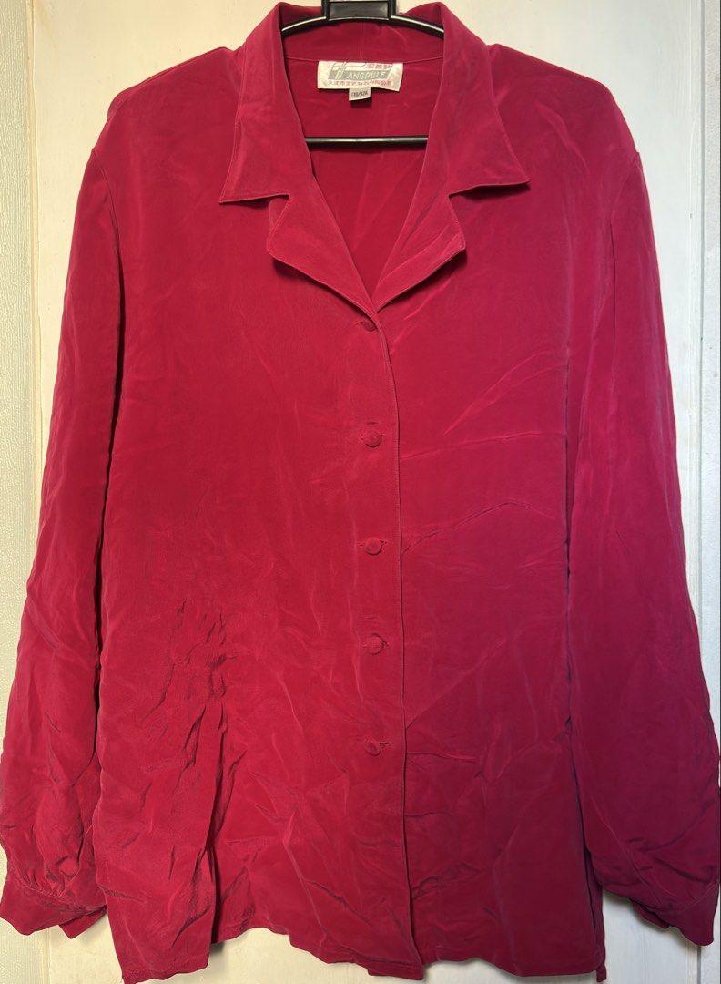 Pink button down vintage longsleeve (Category: Longsleeves) located in Cavite. Submitted by chicfinds.slay (Listing ID 1469802301, Image 1). Description: ✨very nice ✨best fit s-semi large ✨need to iron ✨bagsak tela flowy ✨best ootd for office/casual events/corporate ✨japan source.