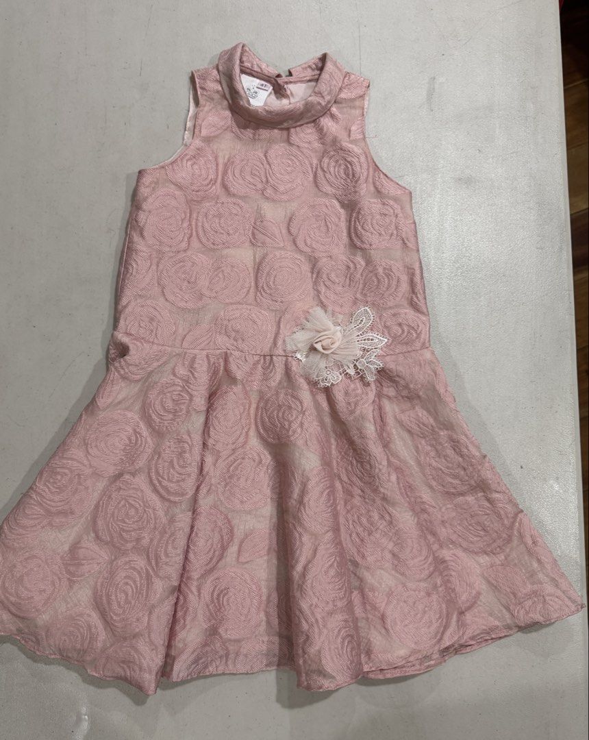 Pink princess dress (Category: Babies & Kids Fashion) located in Mandaluyong City. Submitted by lovely_things_ph (Listing ID 1469856070, Image 3). Description: .
