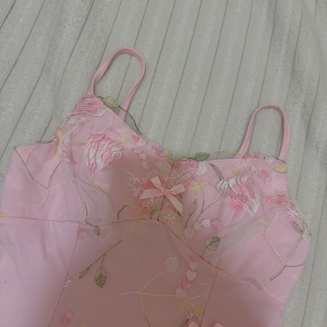Pink Top (Category: Sleeveless) located in Mambusao. Submitted by mslvlprd (Listing ID 1469861892, Image 3). Description: - never been used - so nice in person.