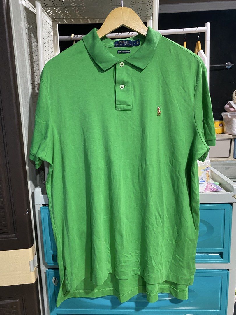 Polo Ralph Lauren Green Polo (Category: Tshirts & Polo Shirts ) located in Munoz. Submitted by brazziwardrobe (Listing ID 1469908709, Image 1). Description: Length:27 Inches Width:23 inches Excellent Condition Color rate:9.8/10 Color rate neck:9.5:10 Issue: Black Dot stain last pic. Negotiable Dm to purchase 💌 📍Nueva Ecija.
