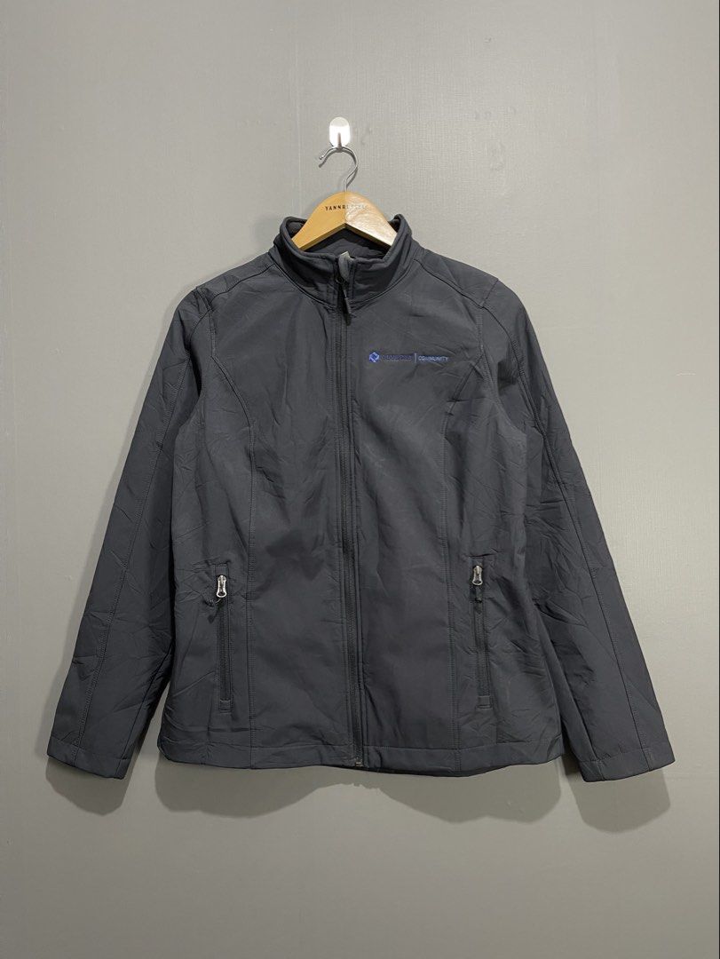 Port Authority Fleece Soft Jacket (Category: Coats, Jackets and Outerwear) located in Davao. Submitted by yannrussel00 (Listing ID 1469869637, Image 1). Description: 📍𝗟𝗼𝗰𝗮𝘁𝗶𝗼𝗻: 𝗗𝗮𝘃𝗮𝗼 𝗖𝗶𝘁𝘆 𝗥𝗘𝗔𝗗 𝗗𝗘𝗧𝗔𝗜𝗟𝗦 𝗕𝗘𝗟𝗢𝗪 ⬇️ ‼️ Size Medium on tag Dimes W19 x L26 Sleeves 25” Condition 10/10 Like new No issue ₱480 + SF .