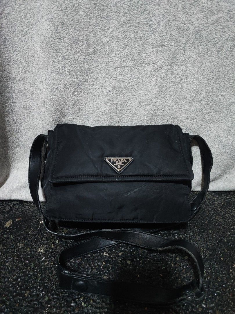 Prada Re-Nylon Large Padded Crossbody Bag (Category: Luxury Bags & Wallets) located in Baguio. Submitted by ozara.06 (Listing ID 1469833227, Image 1). Description: Prada padded nylon sling bag Small size Issue: Rubber lining ng sling strap and pressmarks 1500.