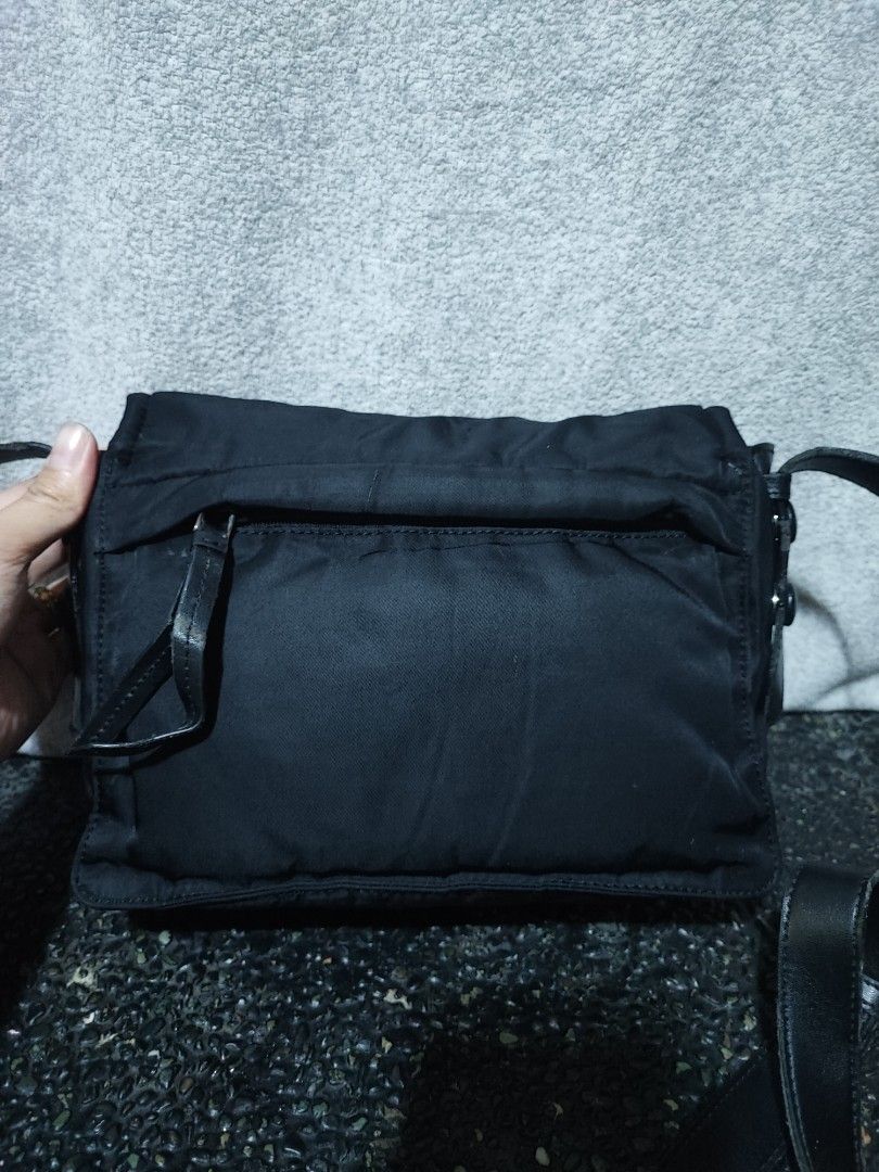 Prada Re-Nylon Large Padded Crossbody Bag (Category: Luxury Bags & Wallets) located in Baguio. Submitted by ozara.06 (Listing ID 1469833227, Image 3). Description: Prada padded nylon sling bag Small size Issue: Rubber lining ng sling strap and pressmarks 1500.