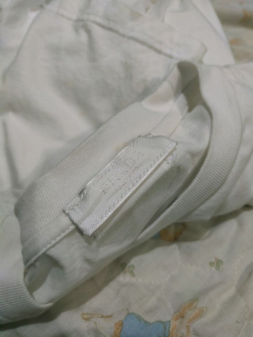 Prada white tee (Category: Formal Shirts) located in Manila. Submitted by kobemodina_0330 (Listing ID 1469875642, Image 3). Description: Prada white tee Size large Verygood condition 650 📥.