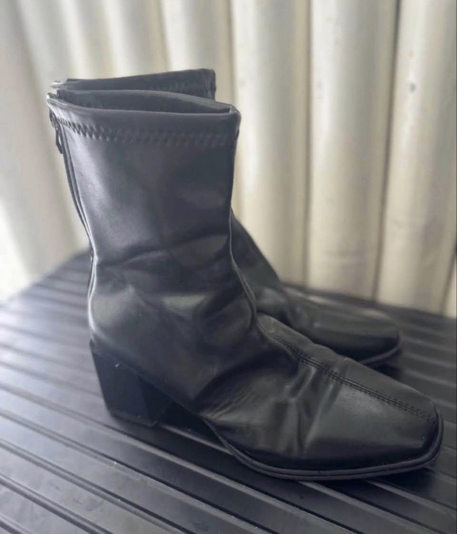 Preloved Boots (Category: Boots) located in Iloilo. Submitted by acapnorie967830 (Listing ID 1469839269, Image 3). Description: Preloved Boots Once used Good as new 2 inches high, comfortable 1,300 negotiable .