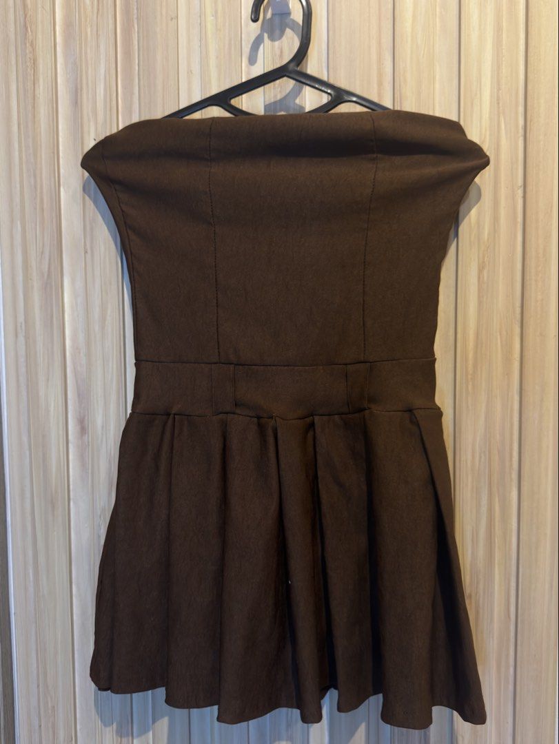 Preloved Brown Strapless Pleated Mini Dress (Category: Dresses) located in Manila. Submitted by kyelleanne (Listing ID 1469932824, Image 1). Description: - Color: Solid brown - Style: Strapless dress with a fitted bodice and flared pleated skirt - Details: Vertical panel seams, defined waistline, clean and logo-free design - Condition: Excellent, ready to wear.