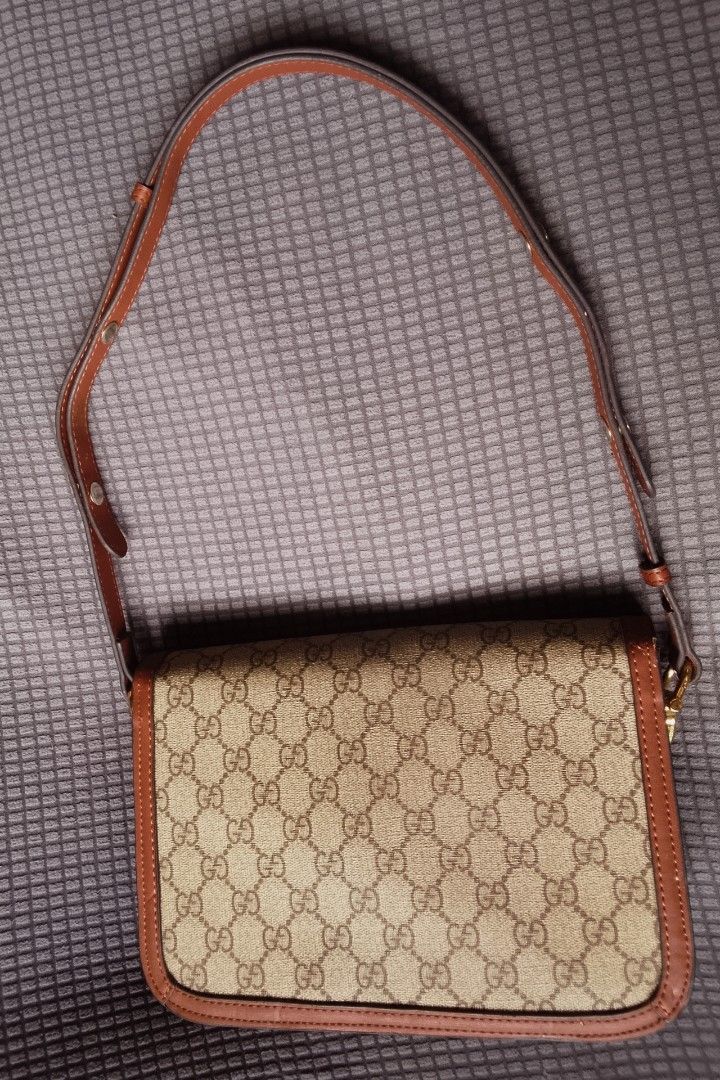 Preloved Gucci Bag M (Category: Shoulder Bags) located in Alicia. Submitted by celynahambotruecelyna39 (Listing ID 1469816478, Image 3). Description: in good condition, normal sign of use.