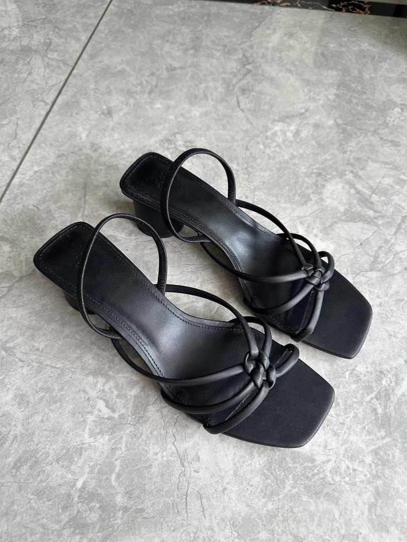 Preloved H&M heels (Category: Heels) located in Manila. Submitted by angc_finds (Listing ID 1469808802, Image 2). Description: Preloved H&M heels Good as new Used once lang Size 8 womens ₱599.