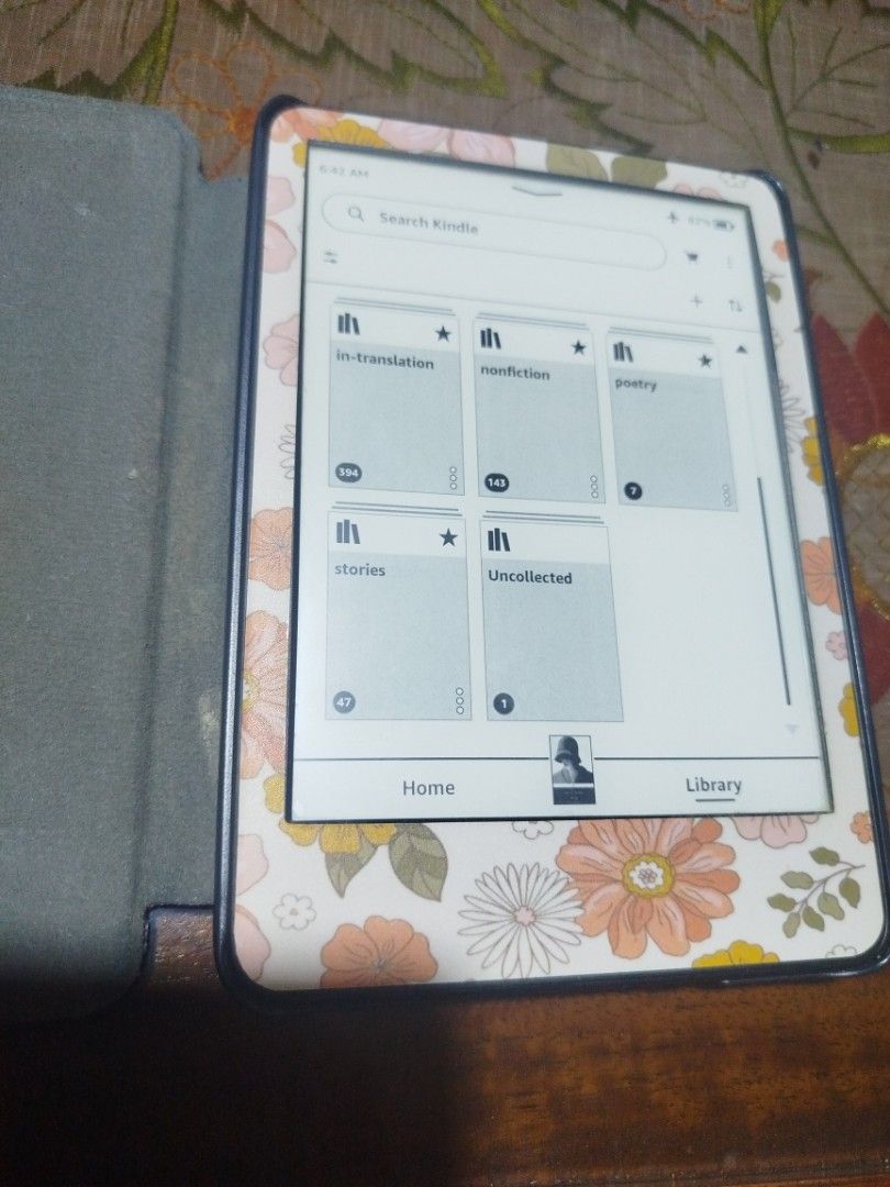 Pre-loved Kindle Basic 2022 11th Gen (Category: E-Readers) located in Bulacan. Submitted by angelinyourhead (Listing ID 1469939345, Image 2). Description: Bought this Oct. 2024. Inclusions: Unit w the floral border, almost-worn protective case, charging cable. Has ads. With minimal scratches on the back but they're not visible with the case. No other issues. Has 800+ epubs downloaded & ready to read. Epubs include titles ive read and highlighted.