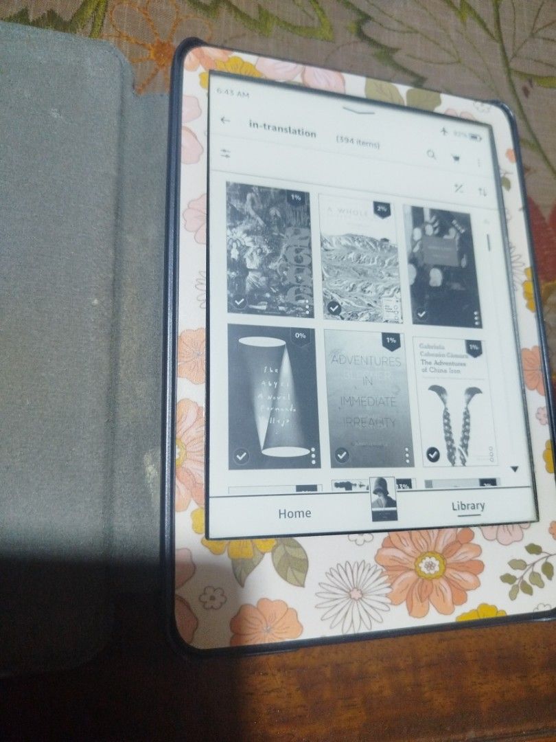 Pre-loved Kindle Basic 2022 11th Gen (Category: E-Readers) located in Bulacan. Submitted by angelinyourhead (Listing ID 1469939345, Image 3). Description: Bought this Oct. 2024. Inclusions: Unit w the floral border, almost-worn protective case, charging cable. Has ads. With minimal scratches on the back but they're not visible with the case. No other issues. Has 800+ epubs downloaded & ready to read. Epubs include titles ive read and highlighted.