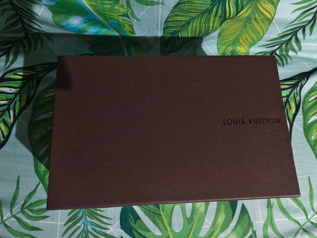 Preloved Louis Vuitton Box (Category: Luxury Bags & Wallets) located in Pasig City. Submitted by jocel8432 (Listing ID 1469929340, Image 1). Description: Measurements:(L×WxH) 14x9x6 inches * issue see last photo .