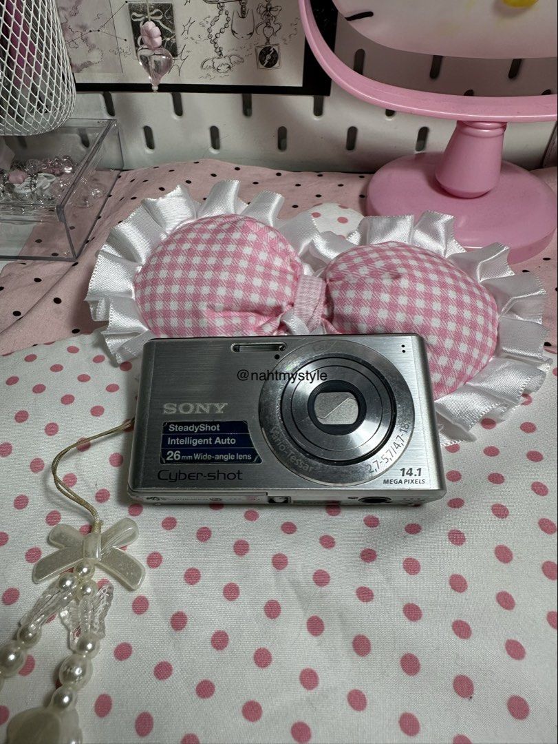 Preloved Sony Cyber-shot DSC-W530 (Category: Cameras) located in Mariveles. Submitted by nahtmystyle (Listing ID 1469823474, Image 1). Description: SONY CYBERSHOT DSC W530 (Silver) 14 Megapixels CCD sensor 4x Optical zoom ISO 80-3200 Flash is working Zoom is working Inclusions: Camera (2) Battery Sony charger new 32gb SD card Sony pouch rfs: buying new camera - last price. 📍BATAAN 🖇️MOP: Gcash 🖇️MOD: Flash Express.