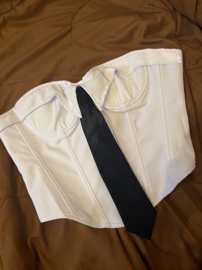 Preloved White Corset Top With Attached Tie (Category: Sleeveless) located in Manila. Submitted by kyelleanne (Listing ID 1469933060, Image 1). Description: Once used .