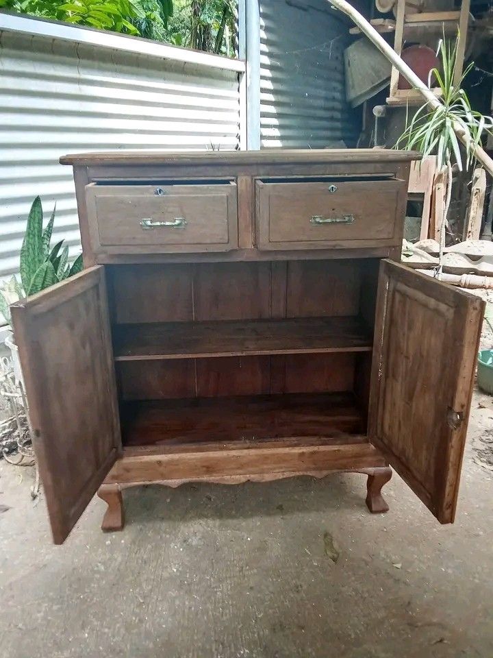 Pre-war Comoda❤ (Category: Shelves, Cabinets & Racks) located in Manila. Submitted by carmelites36250 (Listing ID 1469873005, Image 3). Description: #forsale Pre-war Comoda ❤❤❤ Tanguili restored /Refurbish✅ finish Varnish deliver 🚛🚛🚛 Size: L41 W16.5 H50inch ✅✅✅ Pm me ☎☎☎☎ 12,500 ✅✅✅.