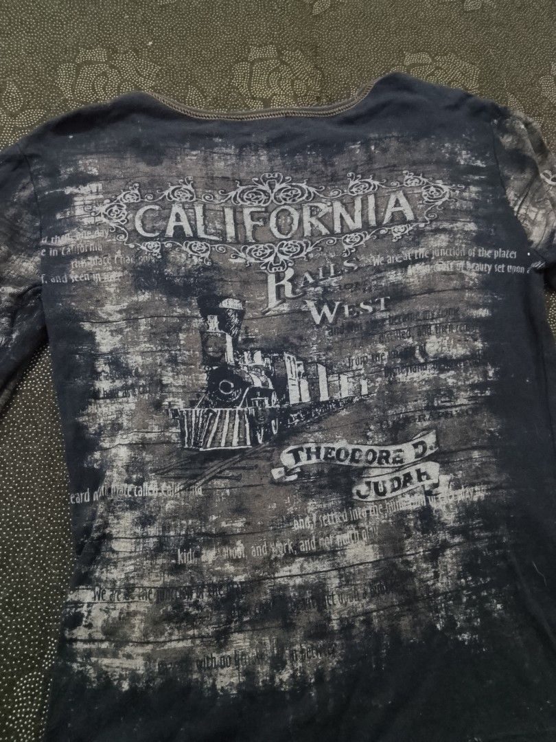 Printed y2k long sleeve grunge top (Category: Longsleeves) located in Cotabato. Submitted by winonasallure (Listing ID 1469944519, Image 3). Description: size:small-med.
