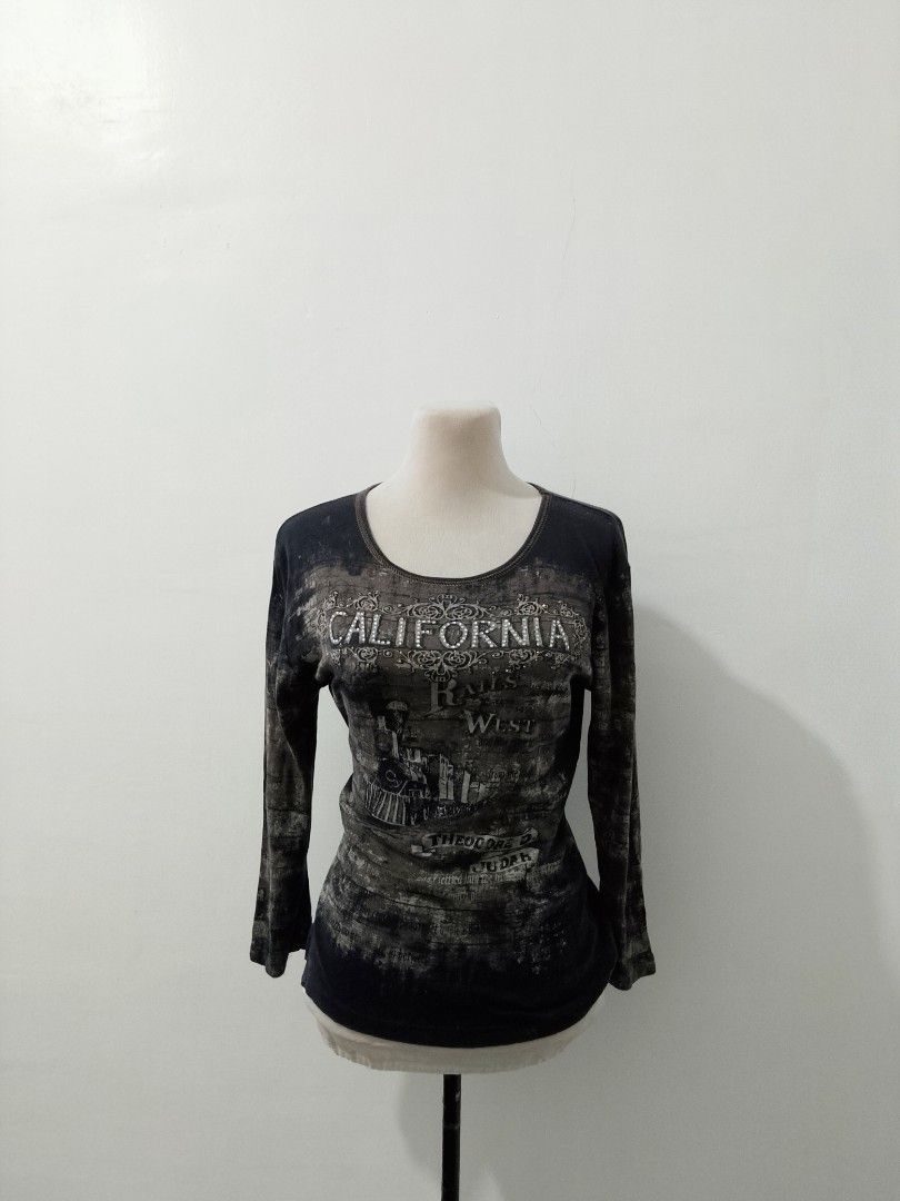 Printed y2k long sleeve grunge top (Category: Longsleeves) located in Cotabato. Submitted by winonasallure (Listing ID 1469944519, Image 2). Description: size:small-med.