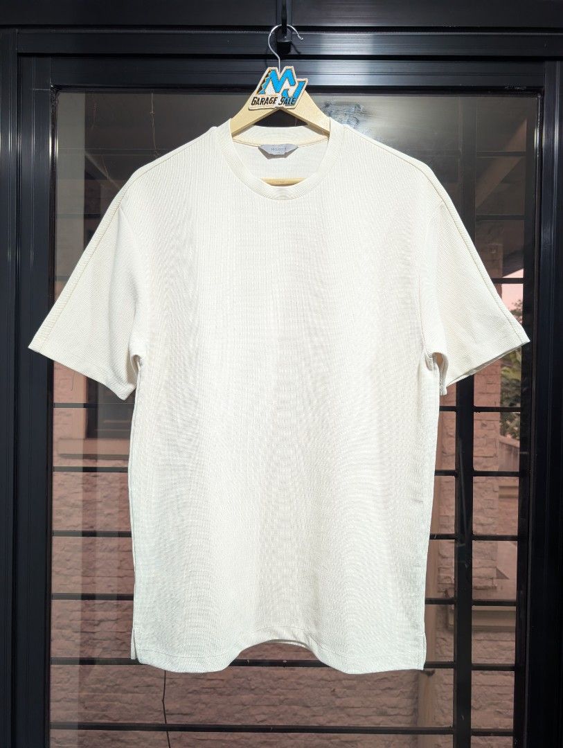 Project M Stretchy Dirty White Textured Shirt (Category: Tshirts & Polo Shirts ) located in Santa Maria. Submitted by mjgaragesale (Listing ID 1469872676, Image 1). Description: Project M Stretchy Thick Dirty White Textured Shirt ◉ Conditon 9.5/10 ◉ Size 95 on tag best fit Medium ◉ Dimensions: W21 L29 ◉ Knited texture ◉ 75% polyester 25% Rayon 5% Polyurethane ◉ 100% Legit/ Orginal ◉ Korean brand 🇰🇷 Can also do meet up around Bulacan on the week