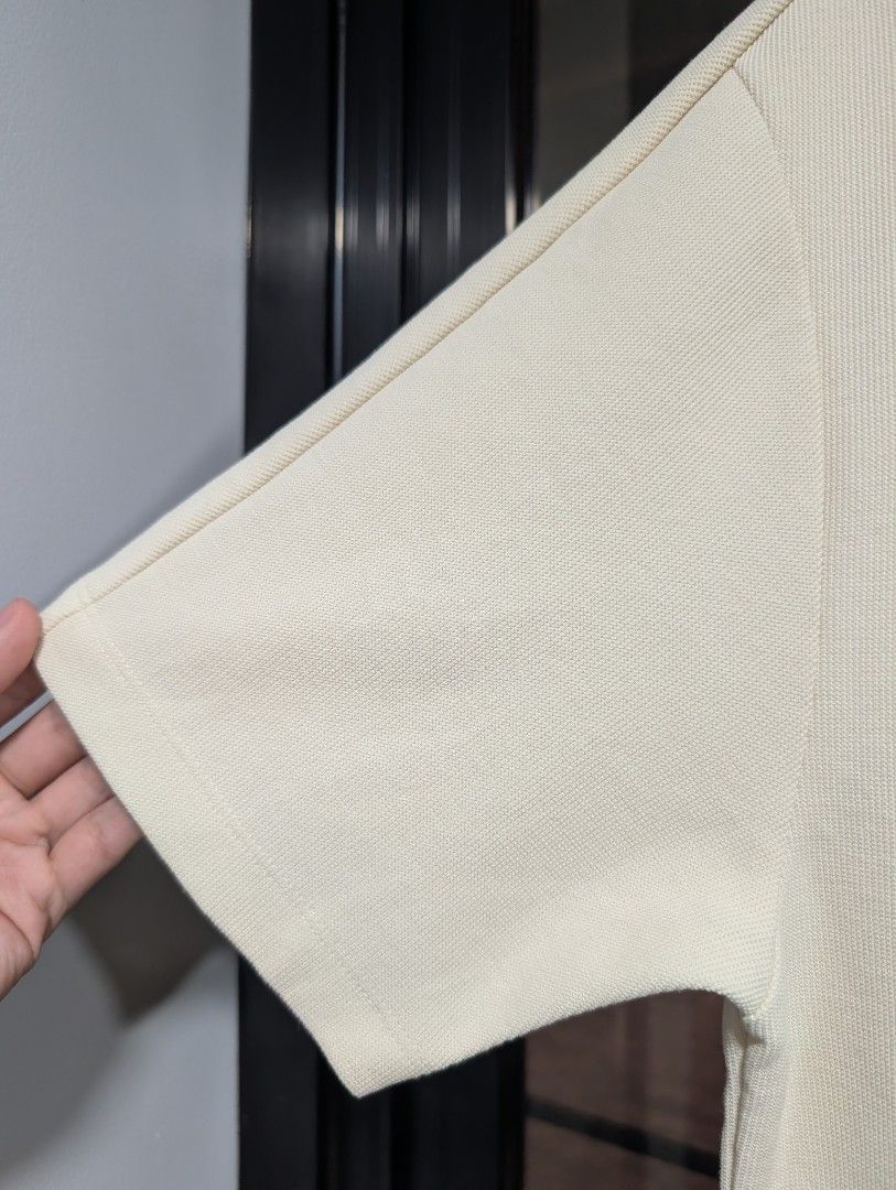 Project M Stretchy Dirty White Textured Shirt (Category: Tshirts & Polo Shirts ) located in Santa Maria. Submitted by mjgaragesale (Listing ID 1469872676, Image 3). Description: Project M Stretchy Thick Dirty White Textured Shirt ◉ Conditon 9.5/10 ◉ Size 95 on tag best fit Medium ◉ Dimensions: W21 L29 ◉ Knited texture ◉ 75% polyester 25% Rayon 5% Polyurethane ◉ 100% Legit/ Orginal ◉ Korean brand 🇰🇷 Can also do meet up around Bulacan on the week