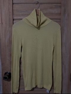 (Category: ) located in . Submitted by uniqloguseller (Listing ID 1469926642, Image 1). Description: .