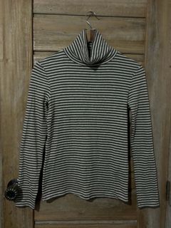 (Category: ) located in . Submitted by uniqloguseller (Listing ID 1469927751, Image 1). Description: .