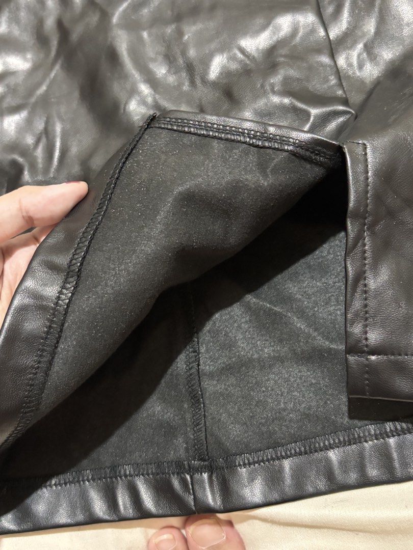 PU Black Leather Skirt with Slit (Category: Skirts) located in Antipolo. Submitted by coralinedoll (Listing ID 1469811193, Image 3). Description: - used once only - size s (fits size 26-27) 💸 MOP: GCash / BDO 📦 MOD: J&T / Lalamove / Grab 📍 Antipolo.
