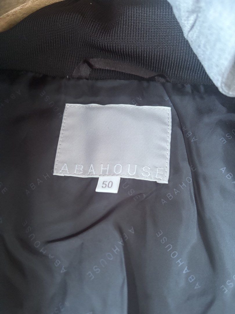 Puffer Jacket two-tone Gray (Category: Coats, Jackets and Outerwear) located in Manila. Submitted by chiiisells_ (Listing ID 1469787604, Image 2). Description: .