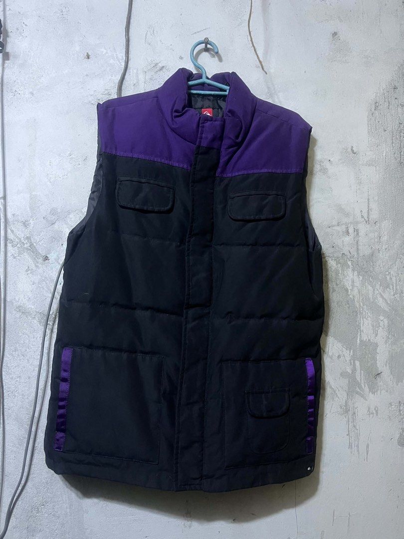Puffer QuickSilver Vest (Category: Vests) located in Manila. Submitted by bravedeer_ebad9c (Listing ID 1469885937, Image 1). Description: Size Large Color Black Purple No issue .