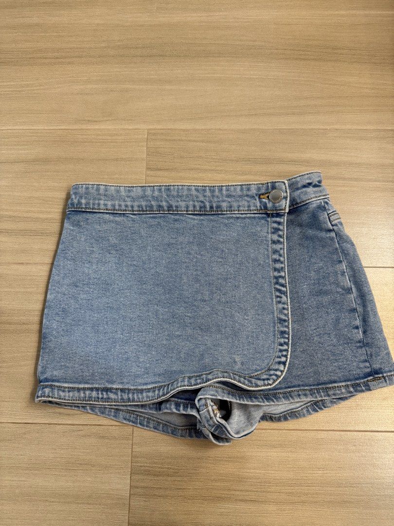PULL & BEAR Denim Skort Small (Category: Skirts) located in Manila. Submitted by bella_boo (Listing ID 1469846040, Image 1). Description: tags: subdued brandy melville hollister urban revivo urban outfitters edikted shein bershka stradivarius pull and bear hnm cotton on.
