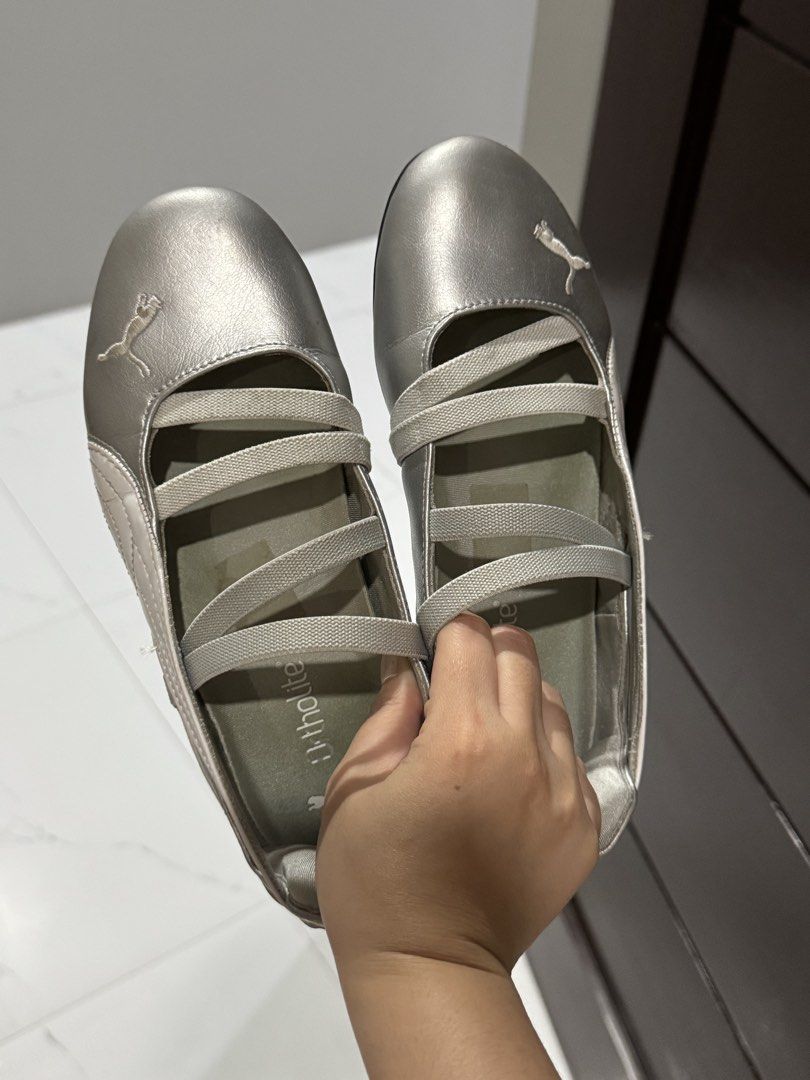 Puma Speed Ballet Metallic Sneakers (Category: Flats & Sandals) located in Davao. Submitted by mgnmm (Listing ID 1469890291, Image 2). Description: - With box, no issues. May signs of usage lang. - Proof of purchase is in the last photo - Loc: Davao City - SUBJECT TO SHOE CLEANING PA, will ship the shoes freshly cleaned.