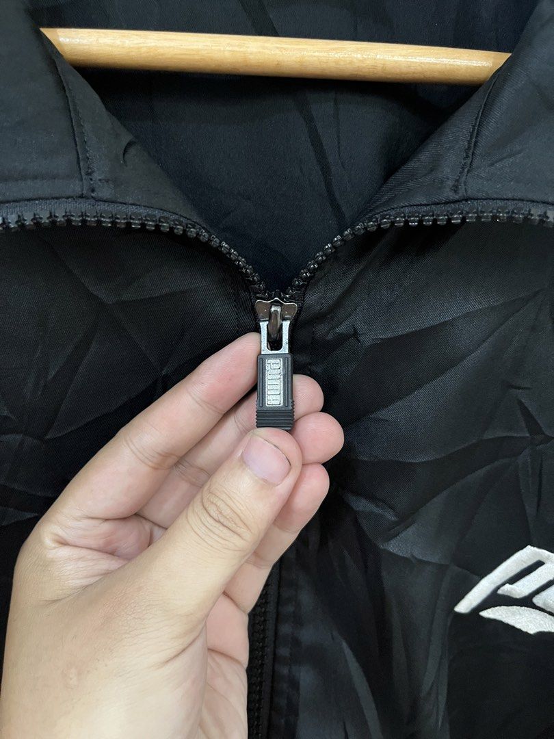 Puma Windbreaker (Category: Coats, Jackets and Outerwear) located in Mandaluyong City. Submitted by tatin_abad07 (Listing ID 1469870340, Image 3). Description: Puma XL, 24x30 Condition: 10/10 ₱350.00.