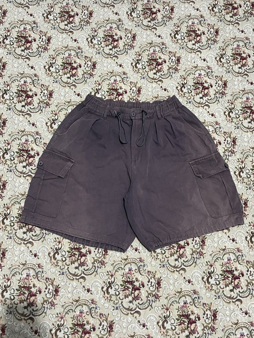 Purple Baggy Cargo Jorts (Category: Shorts) located in Caloocan City. Submitted by solothuggin___ (Listing ID 1469933358, Image 3). Description: Purple Baggy Cargo Jorts • good condition, beautiful fade • high quality cotton fabric • color rate: 7/10 Waist: OPEN - 37" (adjustable with drawstring) Length: 21" Thigh: 16.5" Hem opening: 15" (adjustable with drawstring) C/Claim: ₱450 No bidding on this one, for claim only. First to pay basis..