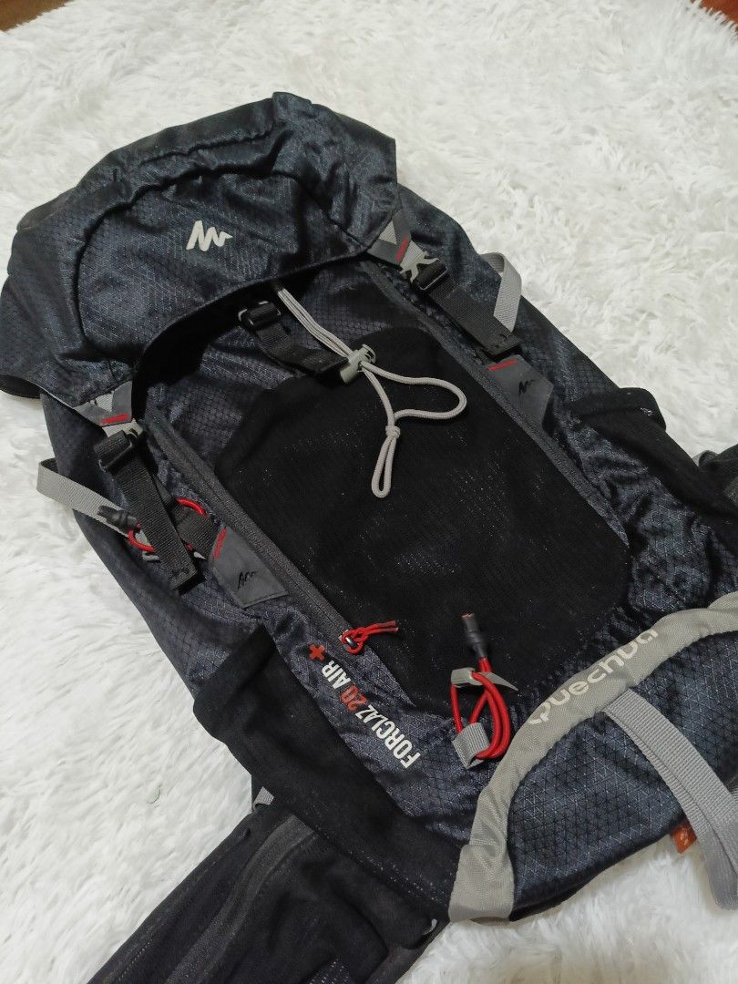 Quechua Forclaz 20 Air Hiking Backpack (Category: Backpacks) located in Quezon City. Submitted by jdwoah12 (Listing ID 1469845527, Image 2). Description: - MALL PRICE: ₱2,800 - CONDITION: 8.5+/10 SARIWA PA, MISSING RAIN COVER.