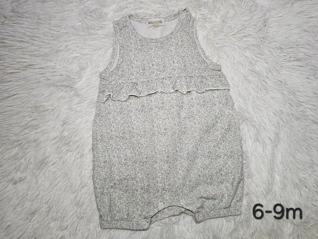 Rabbit Bear Floral Romper 6-9M (Category: Babies & Kids Fashion) located in Manila. Submitted by pitzdiaz (Listing ID 1469938966, Image 1). Description: FOR SALE ❗️❗️❗️ Rabbit & Bear Romper (6-9mos) *runs big All from my daughter's budol 😁 *used once only These are preloved items, so please manage your expectations. Actual color and appearance may vary slightly due to lightning, photo angles, and device screen settings. Thank You so much ☺️ less