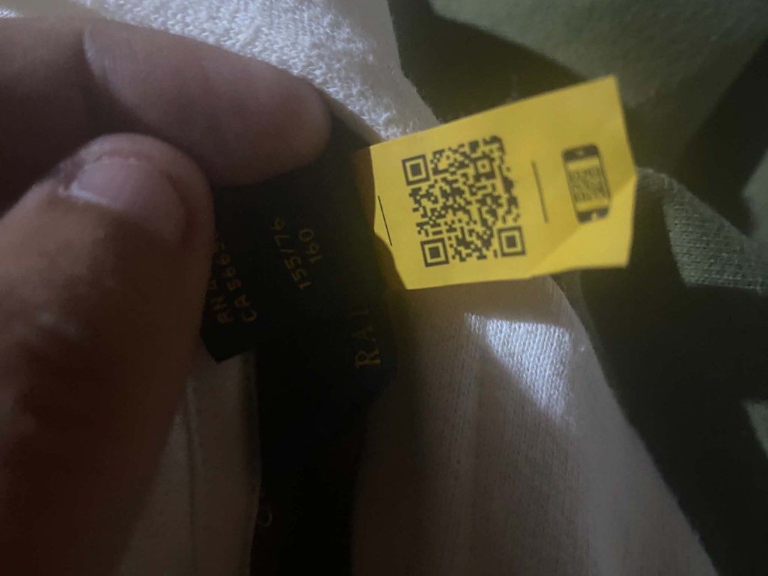 Ralph Lauren Blocked Flees Hoodie (Category: Coats, Jackets and Outerwear) located in Davao. Submitted by regaladogo84 (Listing ID 1469934494, Image 3). Description: width:22 length:26 Flawless Excellent to brandnew Condition Authentic with Scannable Qrcode.