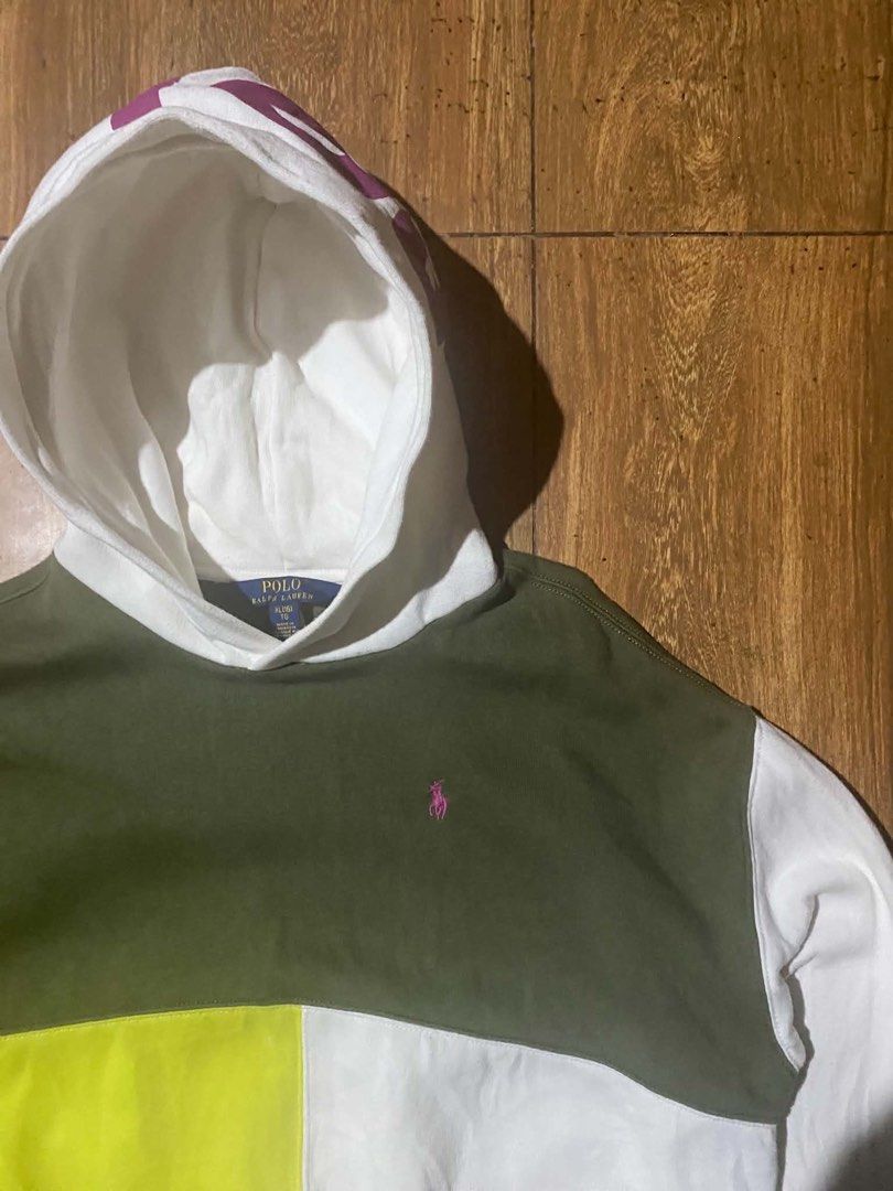 Ralph Lauren Blocked Flees Hoodie (Category: Coats, Jackets and Outerwear) located in Davao. Submitted by regaladogo84 (Listing ID 1469934494, Image 2). Description: width:22 length:26 Flawless Excellent to brandnew Condition Authentic with Scannable Qrcode.
