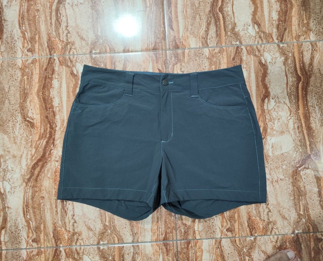 Ran Hiking Short (Category: Activewear) located in General Santos City (Dadiangas). Submitted by alfredanth42291 (Listing ID 1469819450, Image 1). Description: RAB HIKING SHORT dark grey womens M-L W: 33-35 L: 13 -2 side pocket -2 back pockets -95% polyamide -5% elastane ✓✓excellent condition 400 #trekking #outdoor #mountaineerinf.