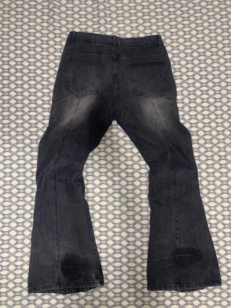 Random Ankle Zip Flare Jeans (no tags) (Category: Jeans) located in General Santos City (Dadiangas). Submitted by sagyourpantss (Listing ID 1469771619, Image 3). Description: Measurements(Inches) Length-43 Waist-32 Leg Opening-11 to 12 Payment First via Gcash Courier-J&T All price are negotiable .