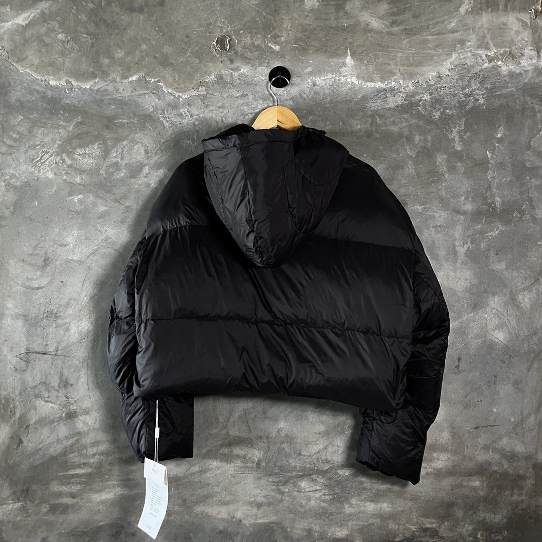 RANDOM DOWN PUFFER CROPPED JACKET Width 26 Length 20 Oversized fitting Brandnew 750 + SF (Category: Coats, Jackets and Outerwear) located in Minalin. Submitted by winterjacket.ph (Listing ID 1469817018, Image 2). Description: RANDOM DOWN PUFFER CROPPED JACKET Width 26 Length 20 Oversized fitting Brandnew 750 + SF .