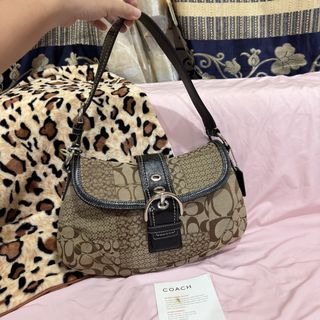 (Category: ) located in . Submitted by chicpickcloset_ (Listing ID 1469855398, Image 1). Description: .