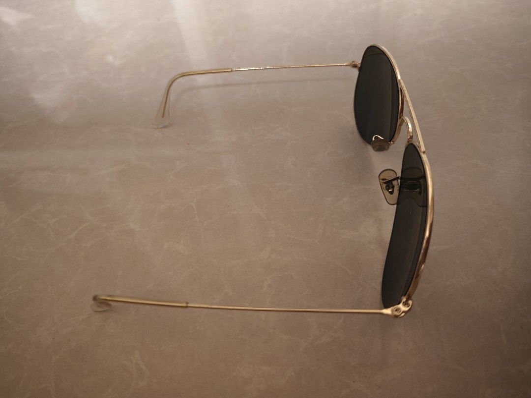 RAYBAN AVIATOR UNISEX ORIGINAL (Category: Sunglasses & Eyewear) located in Manila. Submitted by markus2589 (Listing ID 1469808370, Image 3). Description: RARELY USED! COMPLETE SET.