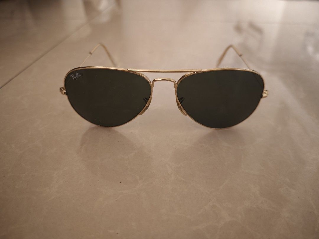 RAYBAN AVIATOR UNISEX ORIGINAL (Category: Sunglasses & Eyewear) located in Manila. Submitted by markus2589 (Listing ID 1469808370, Image 1). Description: RARELY USED! COMPLETE SET.