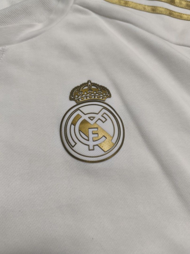 Real Madrid Sweater with Gold Stripes (Category: Coats, Jackets and Outerwear) located in Manila. Submitted by sixthstreetsupply (Listing ID 1469862717, Image 2). Description: RFS: DECLUTTERING PERSONAL ITEMS, DI NA DIN MASYADO NAGAGAMIT NAGBABAWAS LANG NG DAMIT. ANGAS PAMORMA NETO.