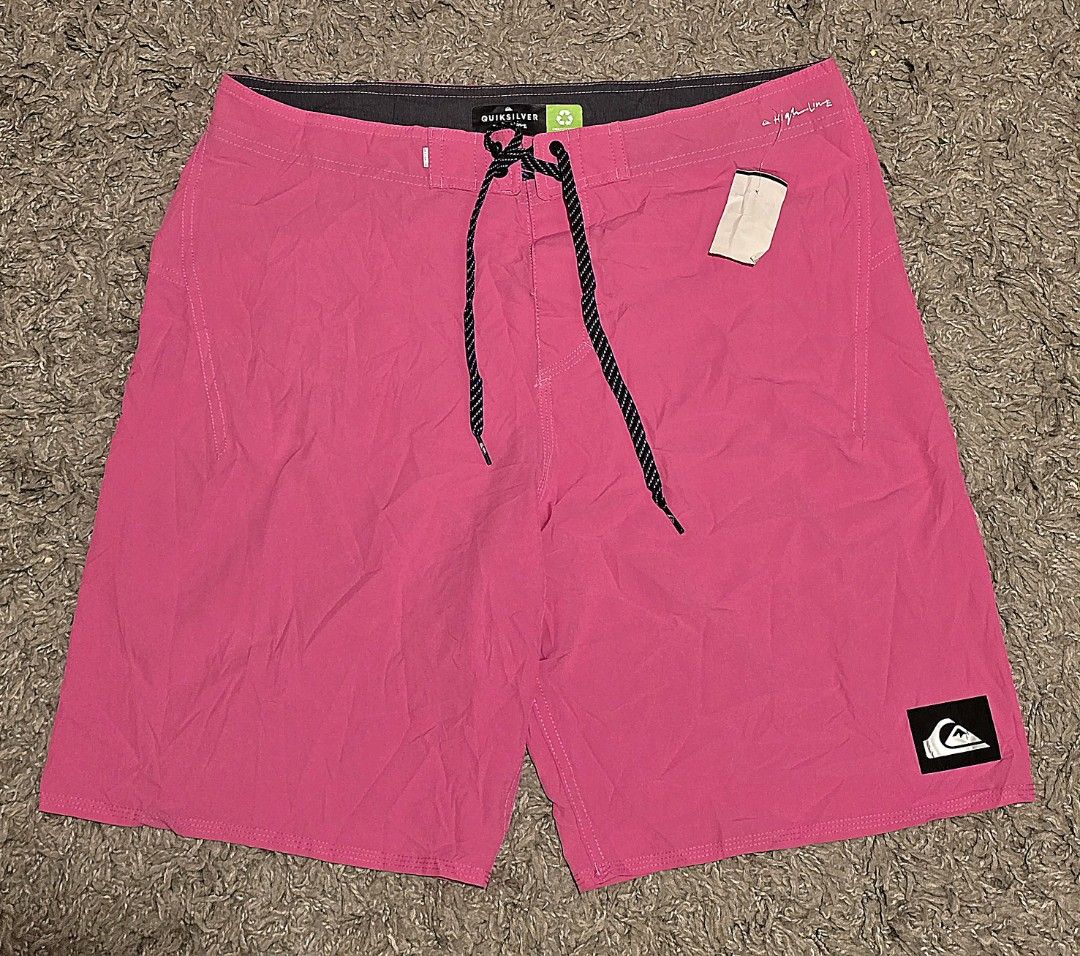 Real Men Wear Pink (Category: Shorts) located in Davao. Submitted by johnlord28thriftco (Listing ID 1469932663, Image 1). Description: Q u i k S i l v e r Highline 4way stretch Large 34 19.5 in Length excellent check details.