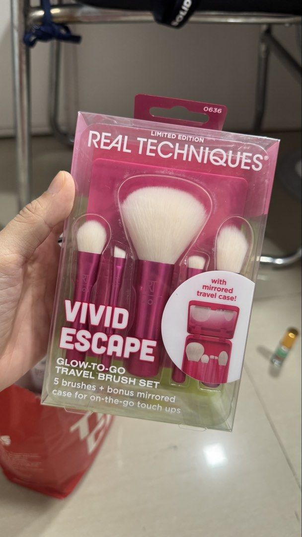 Real Technique Travel Brush (Category: Makeup) located in Quezon City. Submitted by geminibaby1994 (Listing ID 1469928181, Image 1). Description: .