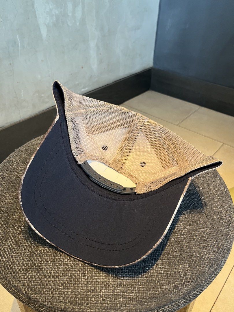 REALTREE TRUCKER HAT (Category: Caps & Hats) located in Quezon City. Submitted by headline. (Listing ID 1469826892, Image 2). Description: REALTREE TRUCKER HAT EDGE SNAPBACK EXCELLENT CONDITION FOR ONLY:750php +SHIPPING FEE.