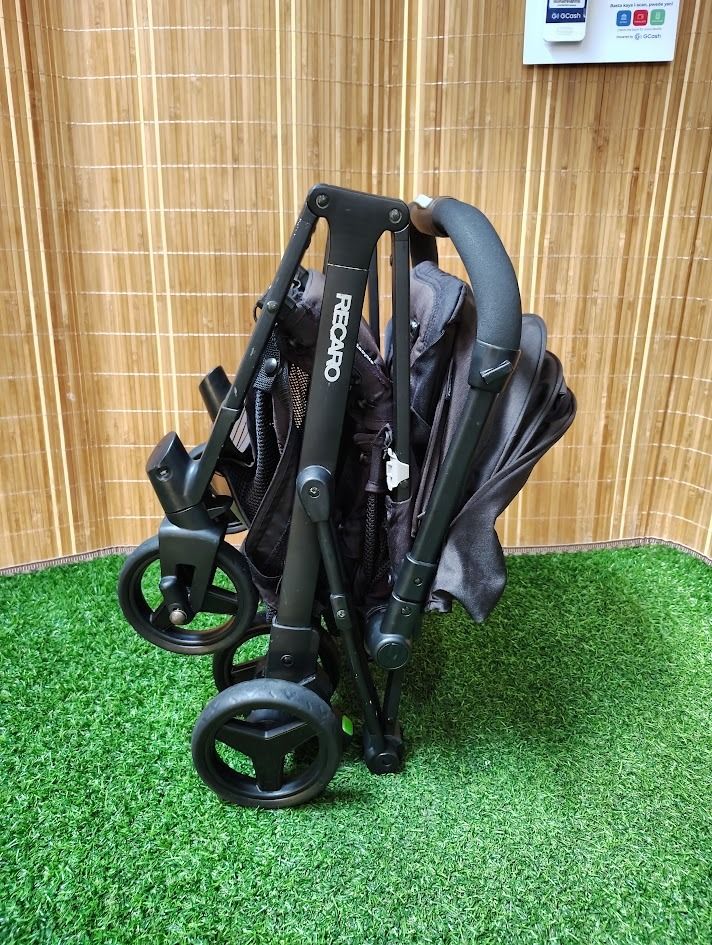 RECARO EASYLIFE COMPACT STROLLER (Category: Strollers) located in Dasmarinas. Submitted by k3japanstoreph (Listing ID 1469921063, Image 2). Description: RECARO EASYLIFE COMPACT STROLLER Looking for a lightweight, compact stroller for everyday outings and travel? The RECARO Easylife features a convenient one-hand folding mechanism and a compact folded design for easy storage. FEATURES • Design: Lightweight and compact • Stroller Weight: Approximat