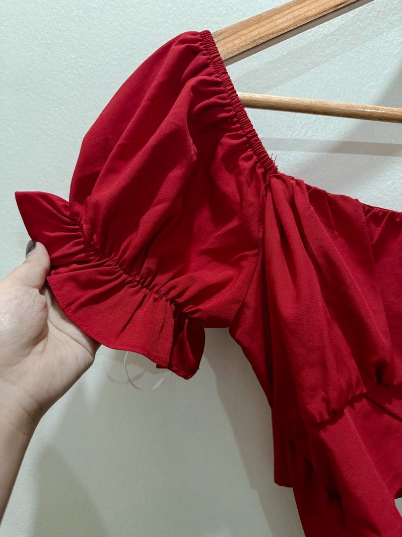 Red crop top (Category: Others Tops) located in Dasmarinas. Submitted by three_eleven.mnl (Listing ID 1469869239, Image 2). Description: - Shipping via J&T or same day delivery couriers. - Pick up: Salawag, Dasmariñas City, Cavite or BGC.