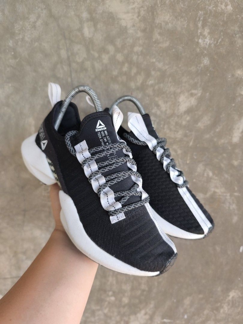 Reebok Sole Fury (Category: Sneakers) located in Baguio. Submitted by soleseekerph (Listing ID 1469902287, Image 2). Description: US 7, Euro 37.5, 24 cm Excellent condition.